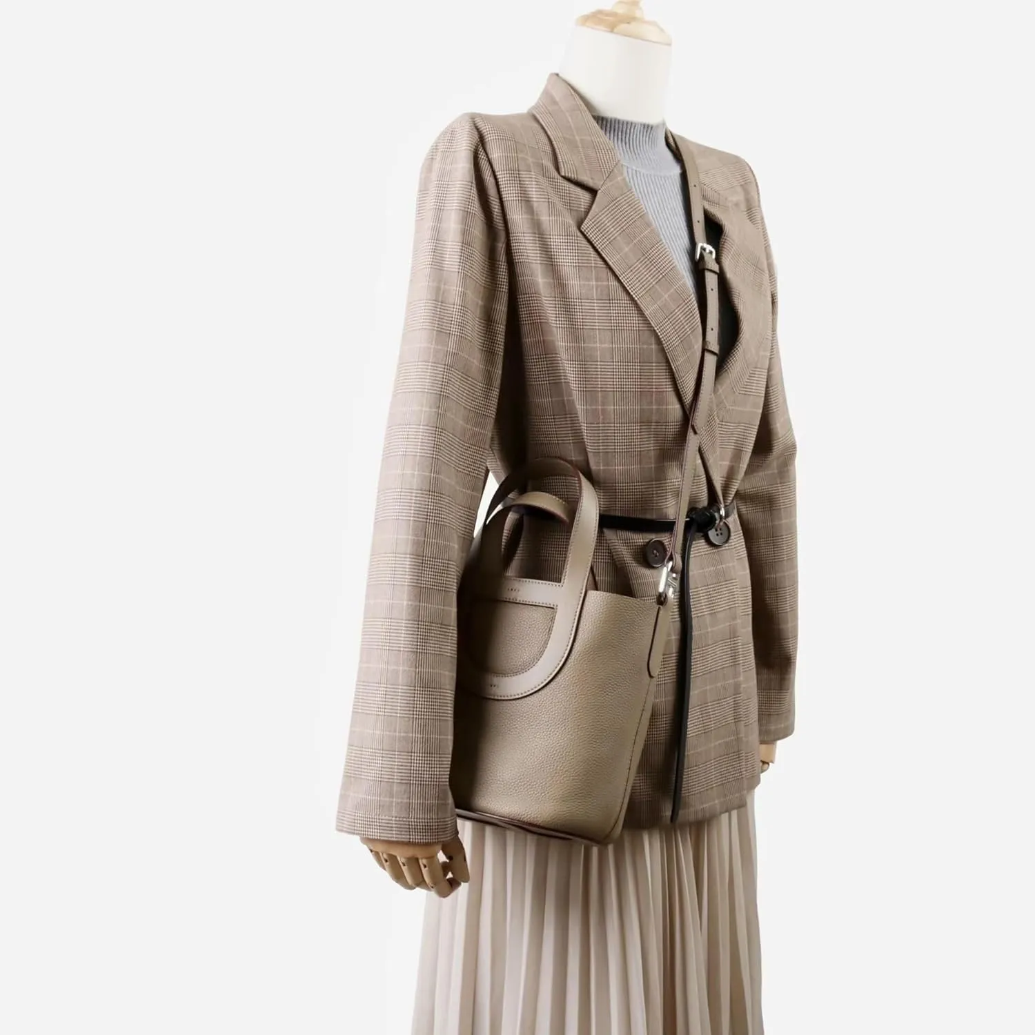 Commuter-Friendly & Signature Curved Accent Design Handmade Full-Grain Leather Large-Capacity Bag