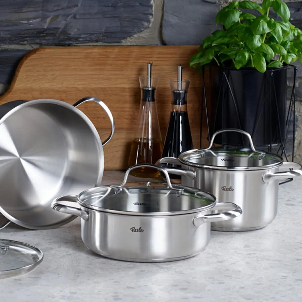 Fissler San Francisco/Stainless Steel Stewing Pot (2.1 L - Diameter 20 cm) Roasting Pan with Glass Lid Pouring Rim Energy Saving - Also Induction