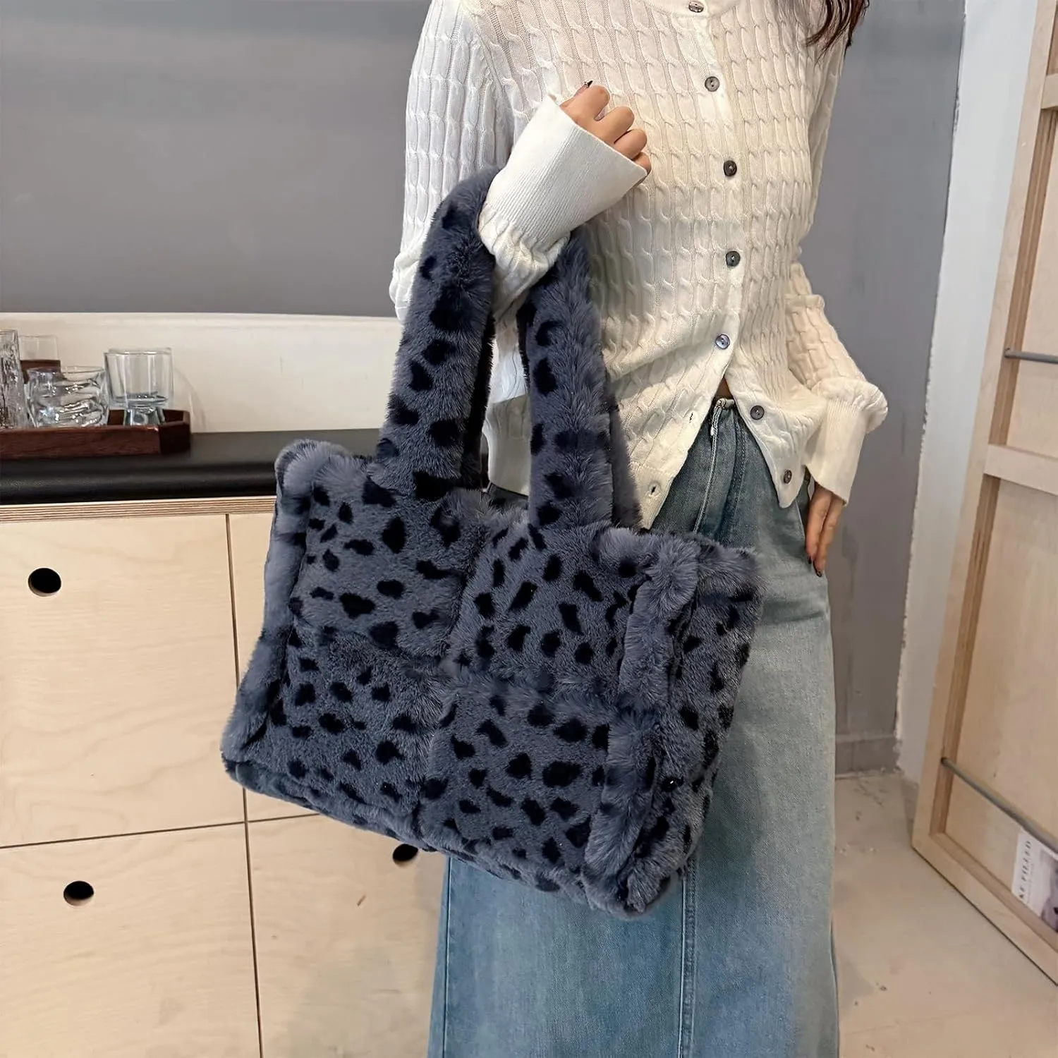 Fluffy Tote Bag, Winter Furry Purse for Women Faux Fur Bag Y2K Plush Purse Fuzzy Shoulder Handbag
