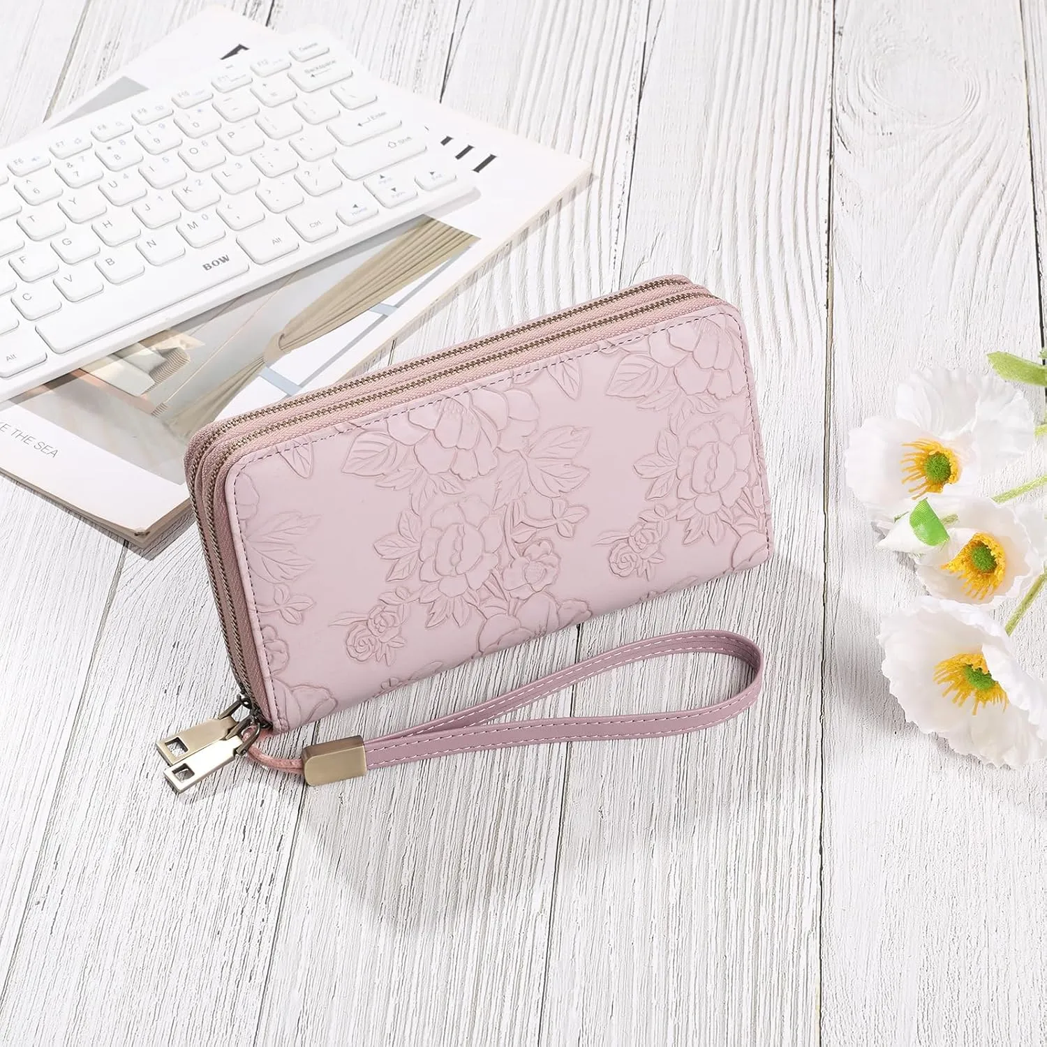 GAEKEAO Wallet for Women Clutch RFID Blocking Leather Wristlet Purse Large Capacity Credit Card Holder with Grip Hand Strap