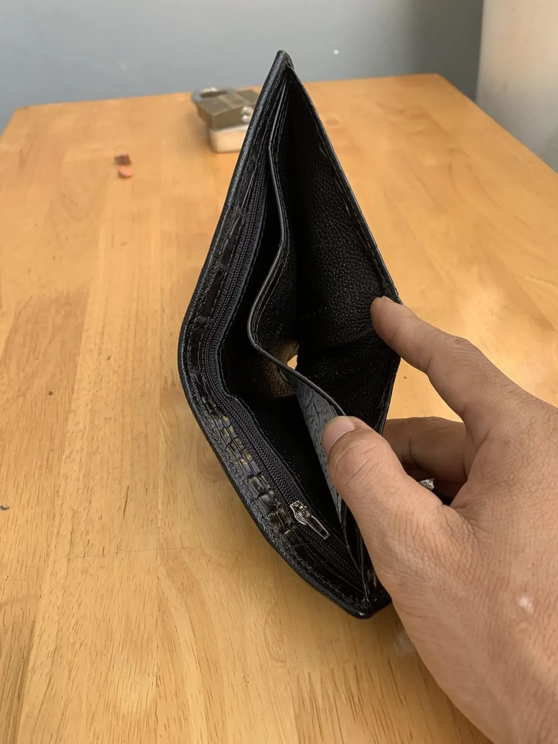 Genuine Alliga Wallets leather skin For Men Real Croco Bifold Wallets For Men gift for you (Black Hornback)