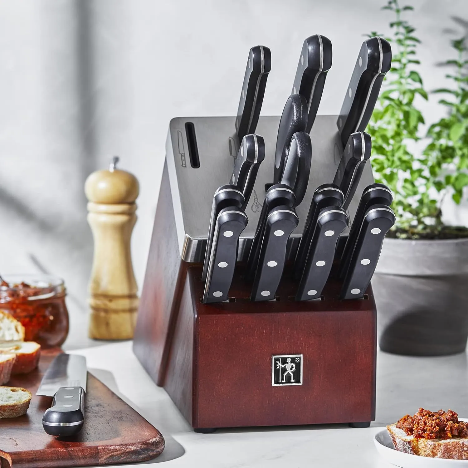 HENCKELS Solution 16-pc Self-Sharpening Knife Block Set