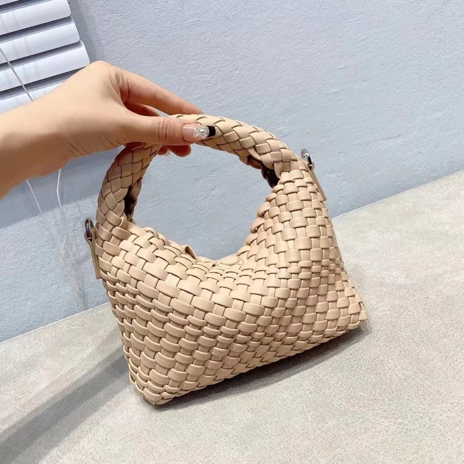 JINMANXUE Small Hand Woven Handbags for Women Shoulder Crossbody Bag Purses Cassual Top Handle Bags Hobo Curved Tote Bag