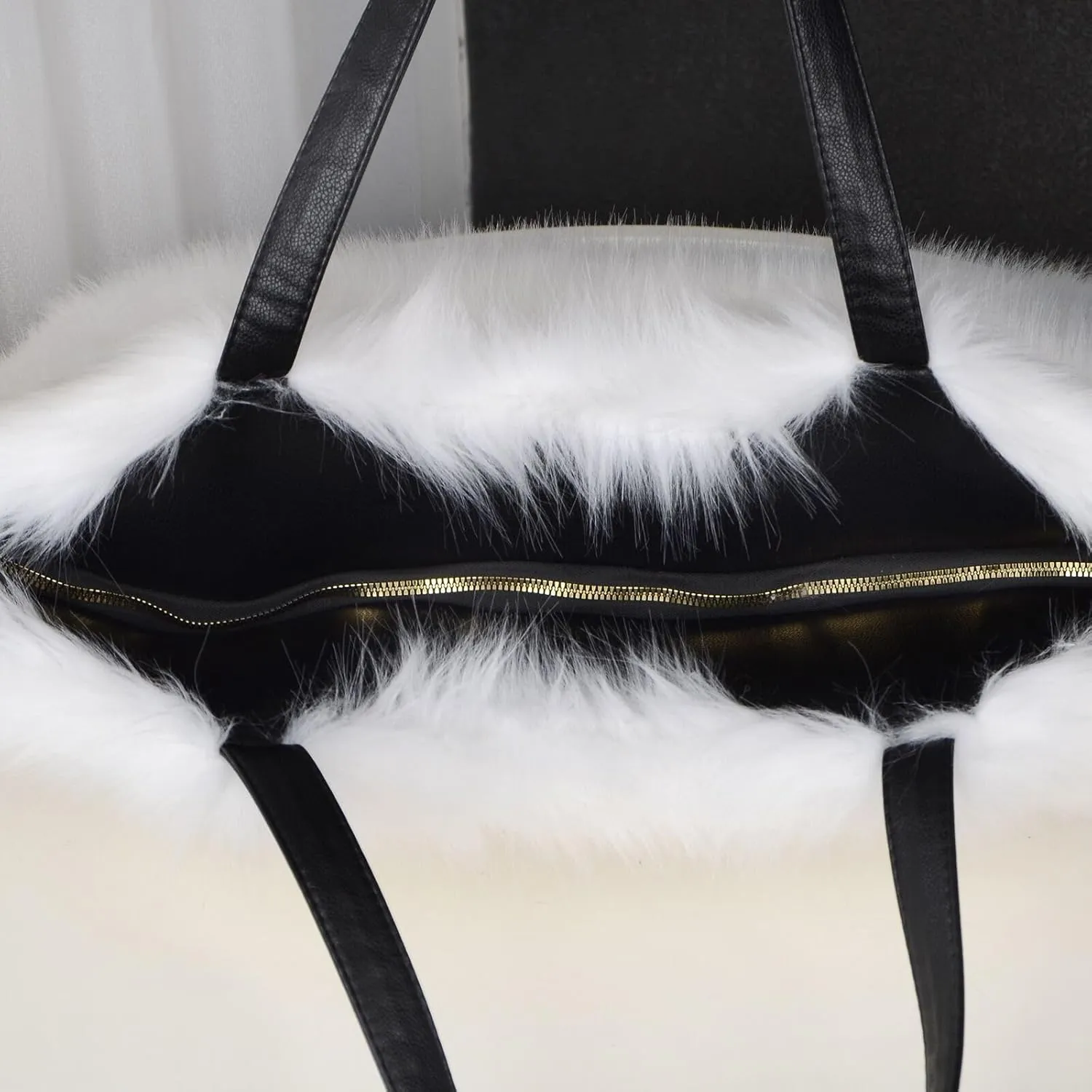 Large Winter Purse for Women Trendy 2024 Fluffy Tote Bag Fuzzy Large Tote Bag Faux Fur Crossbody Bag