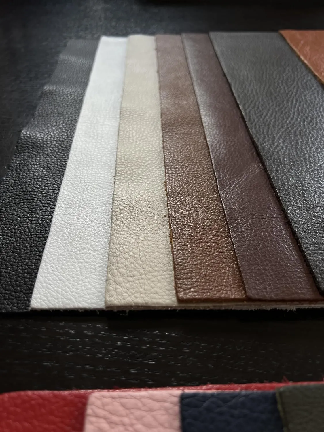 Natural Grain Cow Leathers: 12'' x 12'' Pre-Cut Leather Pieces (Black, 1 Piece)