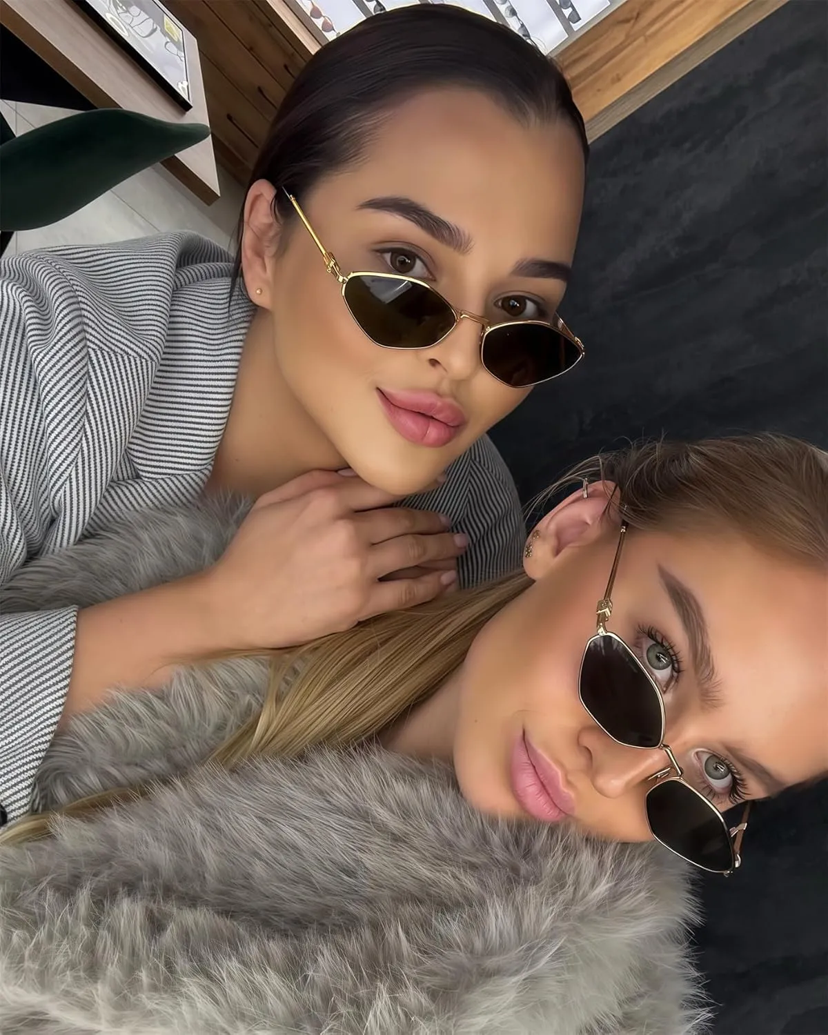 Rmerom Retro Irregular Metal Sunglasses for Women Men, 2025 Trendy Vintage 90s Chic Small Narrow Gold Frame Sun Glasses