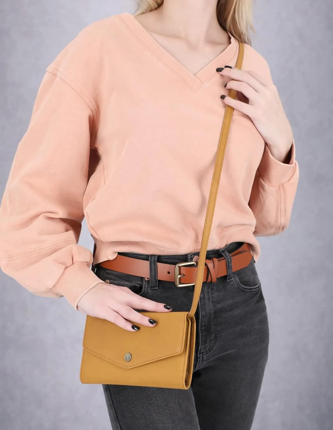 Timberland Women's Rfid Leather Crossbody Wallet Phone Bag With Detachable Crossbody Strap, Wheat (Nubuck), One Size