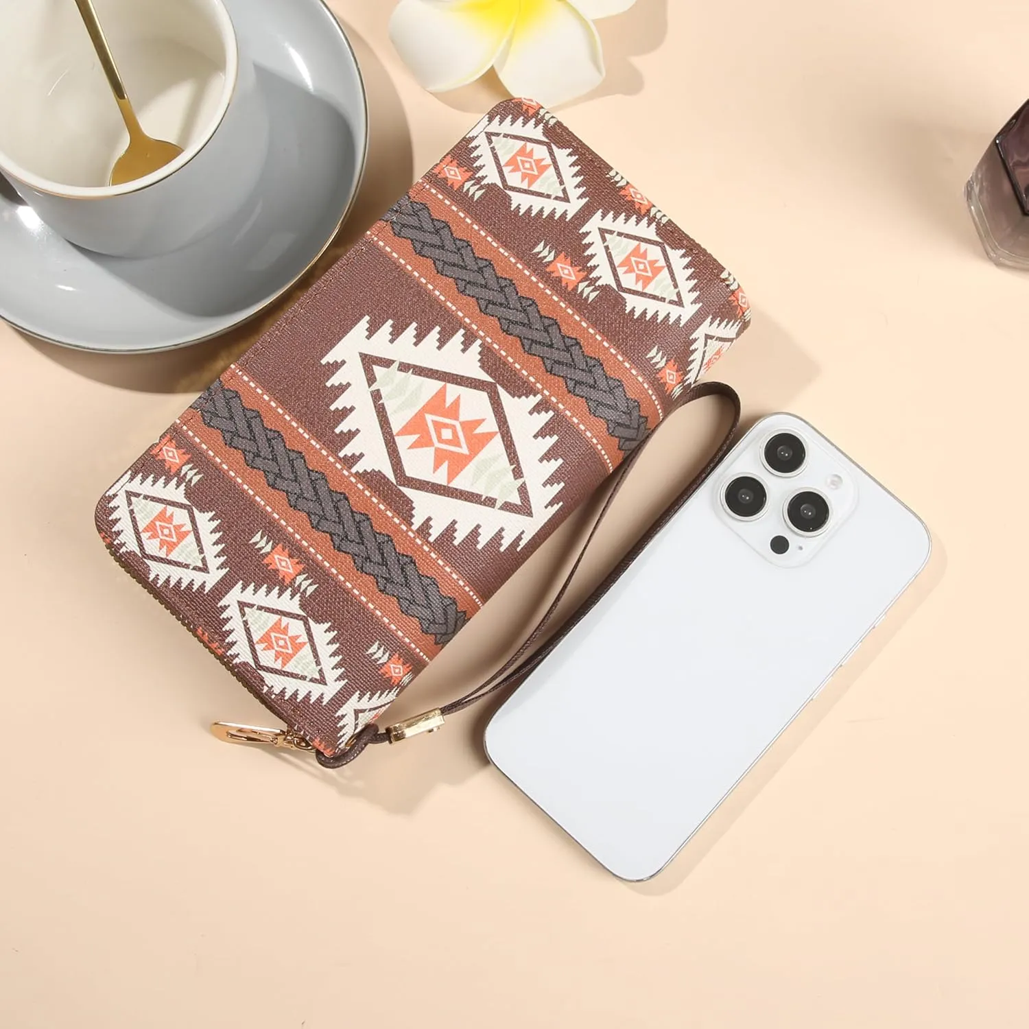 Wallet Purse for Women, Boho-Inspired Wristlet Wallet with Credit Card Holder（Coffee）