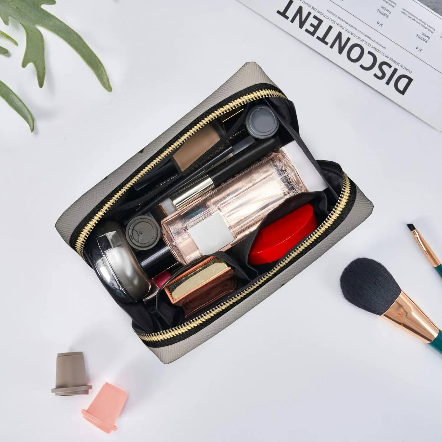 Wooden Rustic Log Cottage Scenery Printed Small Makeup Bag,Travel Cosmetic Bag Purse with Zipper,Water-resistant Makeup Organizer Bag for Women